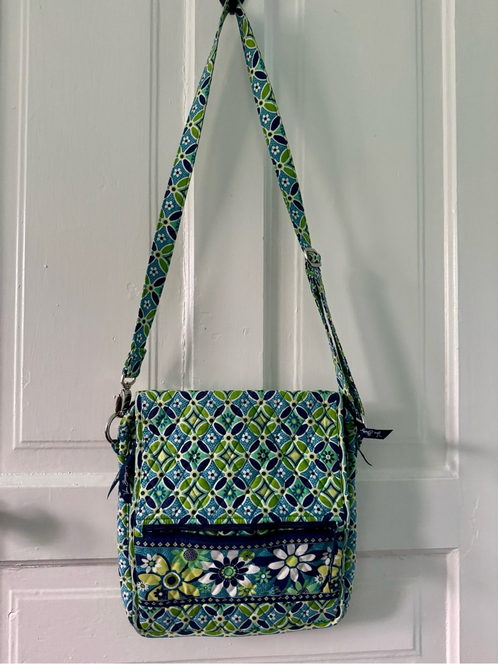 Vera Bradley Messenger Bag in Retired Daisy Daisy